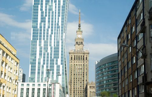 Jakich miejsc w Warszawie lepiej unikać i dlaczego?