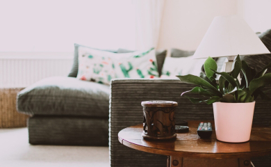 Jak ochłodzić mieszkanie w&nbsp;upał? Kilka najlepszych sposobów