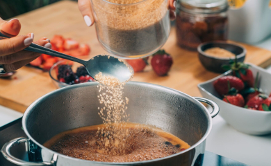 Summer preserves – how to make delicious jams and juices at home?