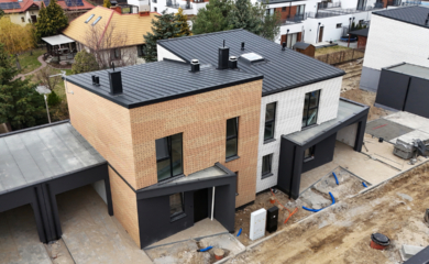 Budowa domów w&nbsp;Ożarowie – postępy prac na&nbsp;osiedlu Miasto Ogród 5