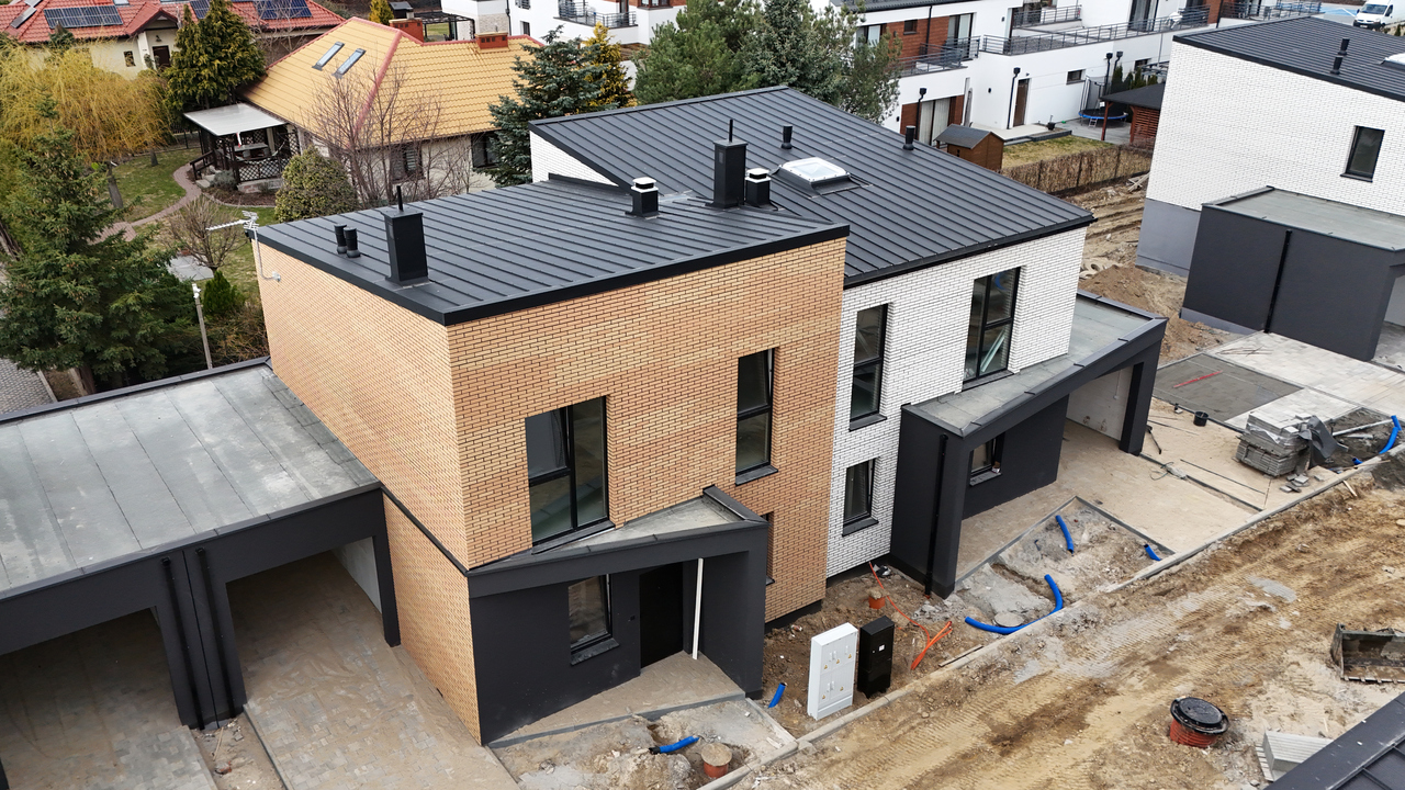 gotowa elewacja na domach deweloperskich na osiedlu miasto ogród 5