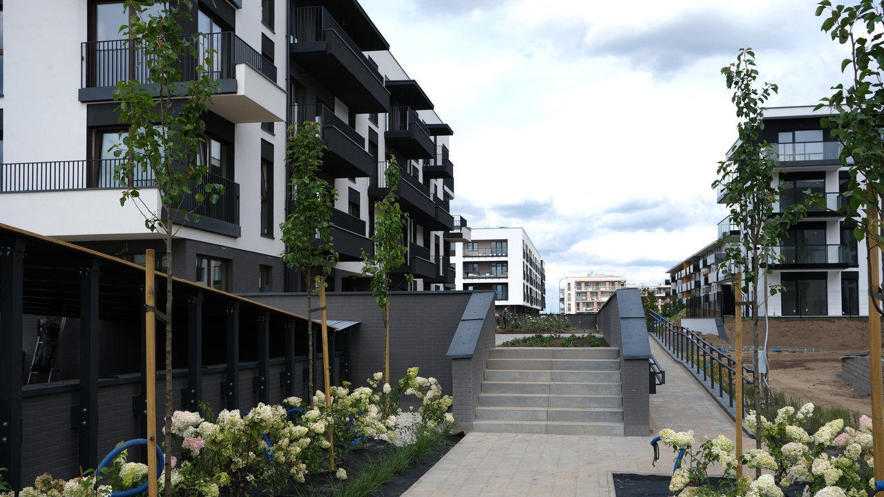 strefa wejściowa do budynku na osiedlu miasto ogród 6