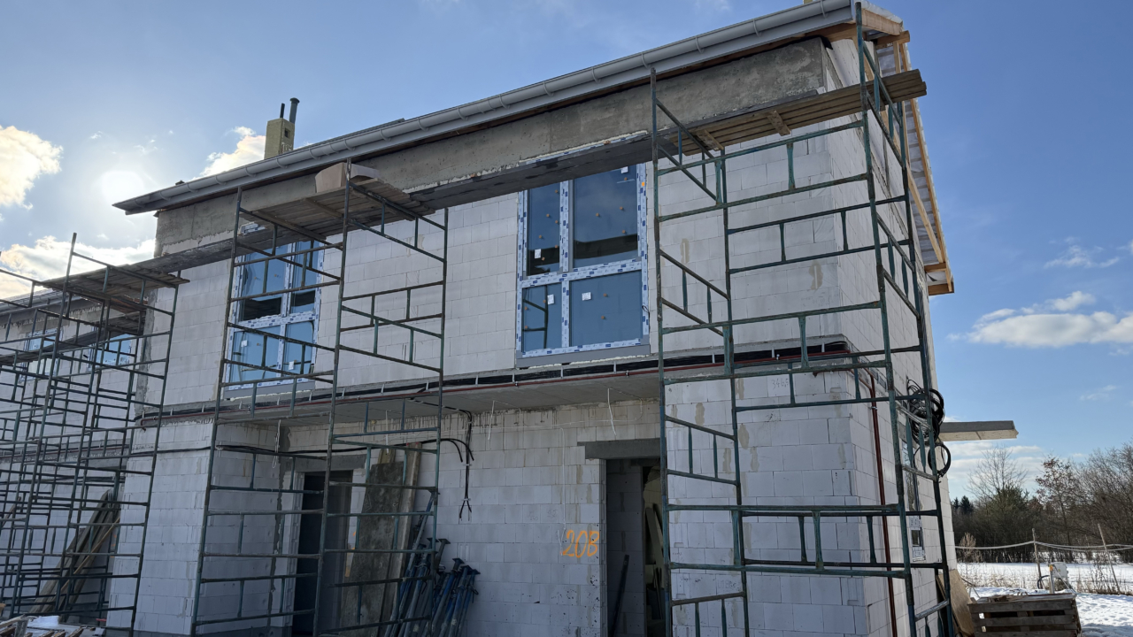 finalizacja montażu okien w budynkach z drugiego etapu osiedla słonecznego w sulejówku