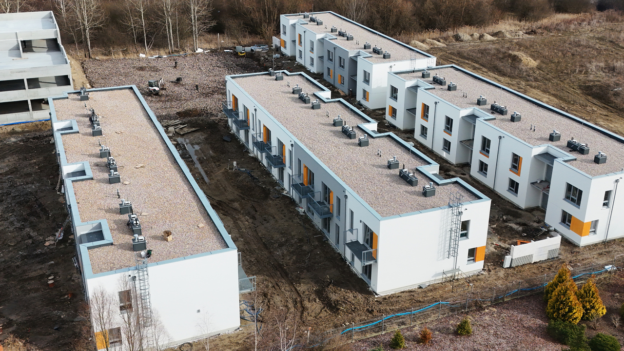 widok z lotu ptaka na budowę osiedla w janczewicach