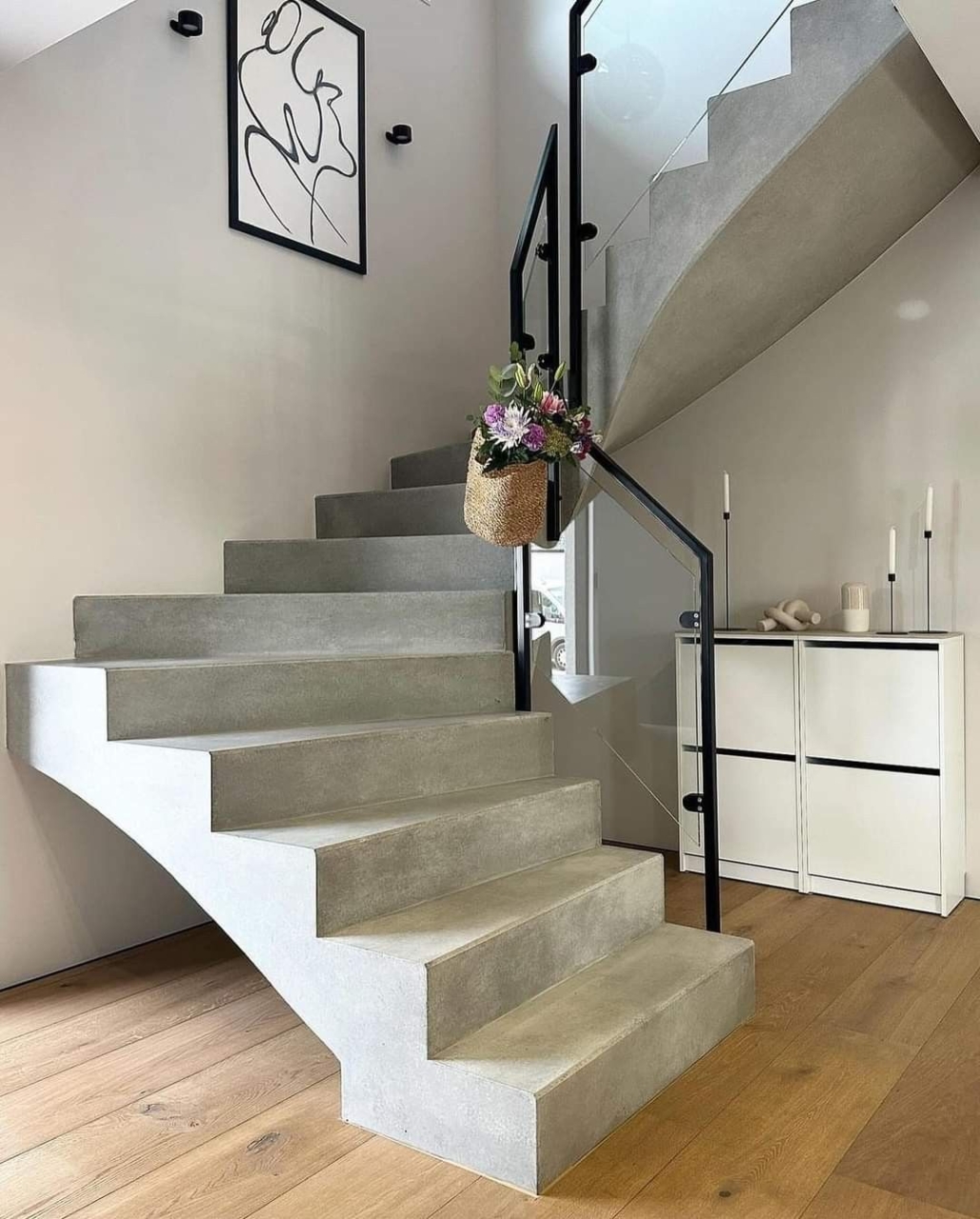 nowoczesny pomysł na wykończenie schodów w domu od dewelopera schody pokryte mikrocementem