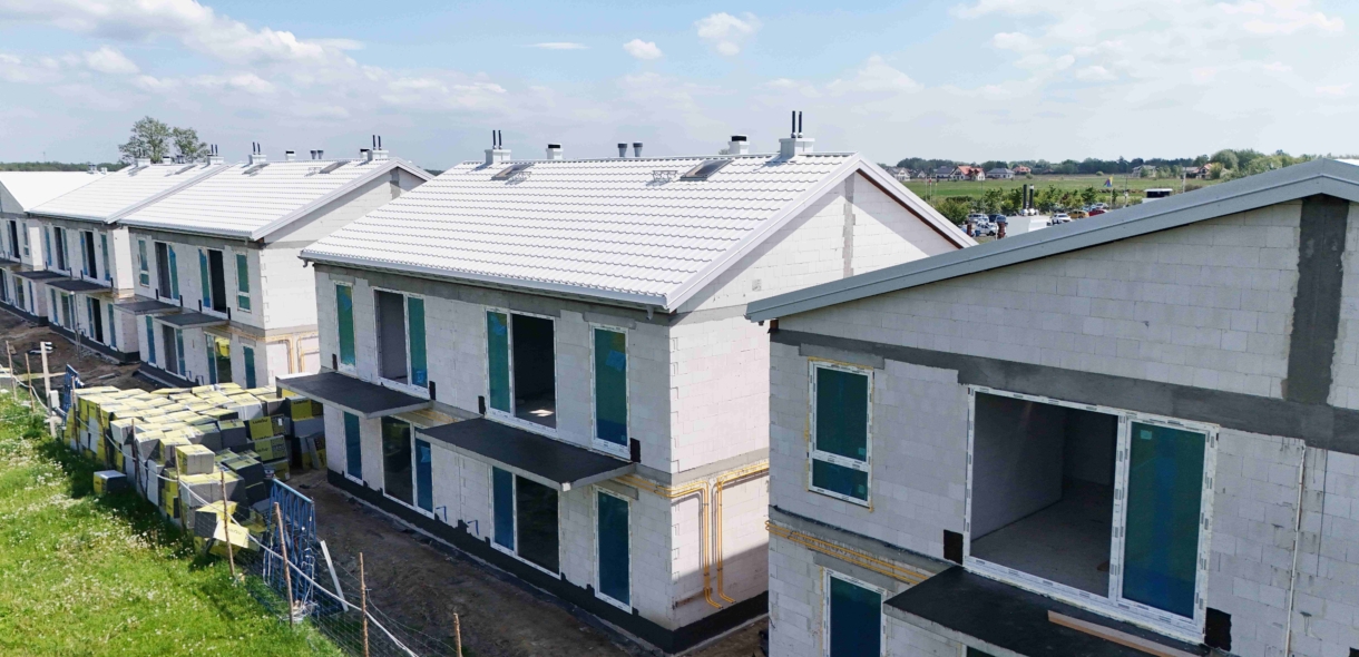 Construction in Radzymin – progress on the Domy na Witosa estate [photo report]