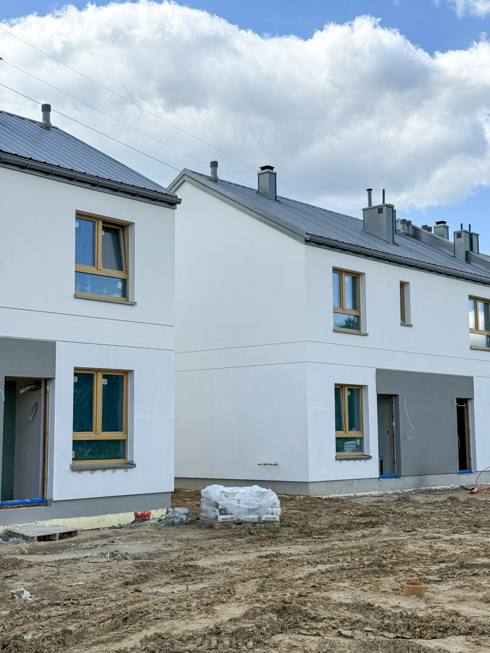 strefy wejściowe w budynkach bliźniaczych na Osiedlu Stokrotki w Boryszewie