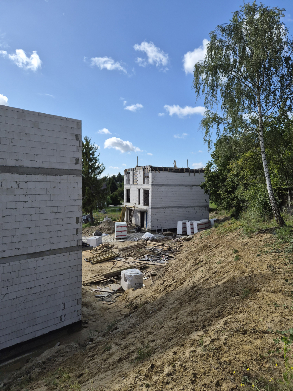 budowa Willi Stolema prace konstrukcyjne na trzeciej kondygnacji i przygotowanie pod więźbę dachową