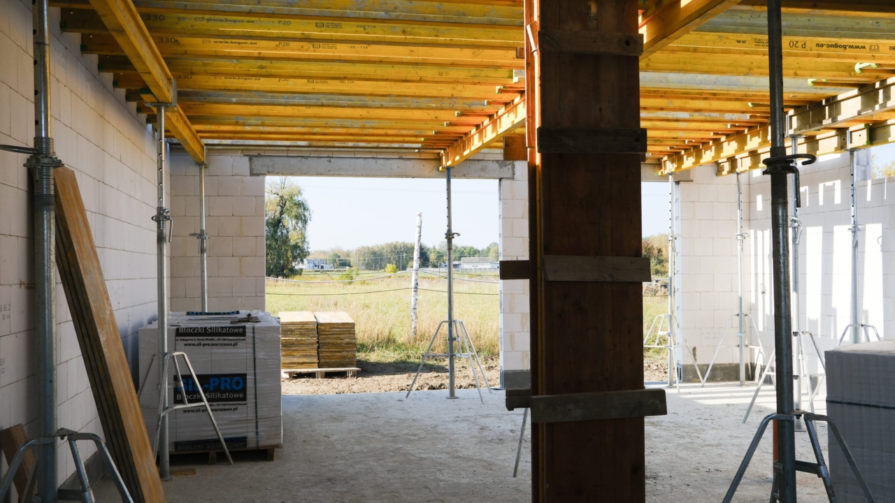 szalunek stropu wnętrze budynku Radzymin